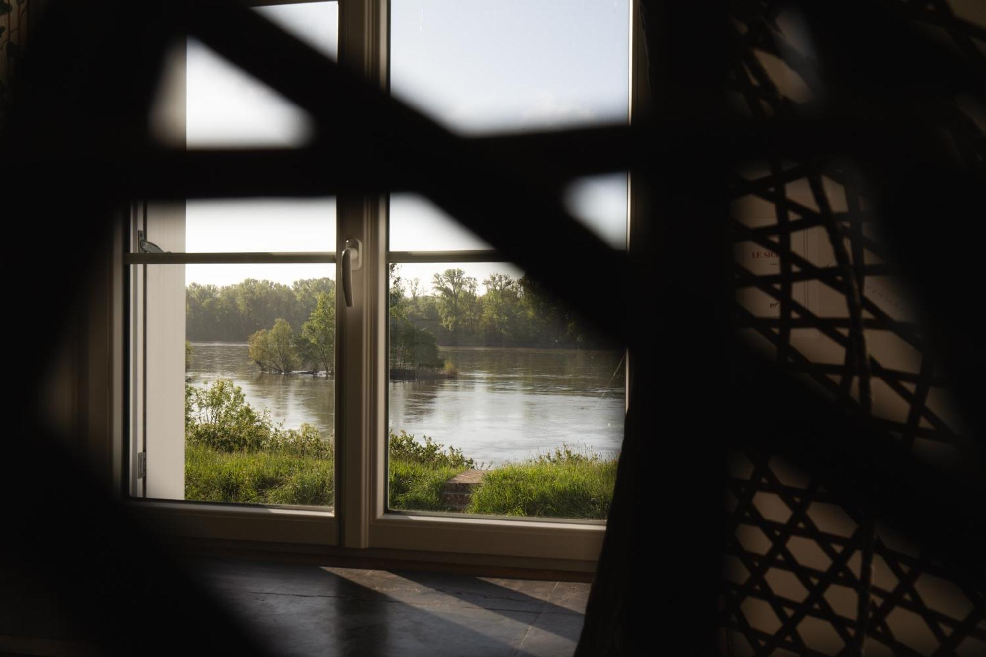Jacuzzi Et Vue Sur Loire - Maison D'Hotes L'Odyssee La Chapelle-sur-Loire Exterior photo